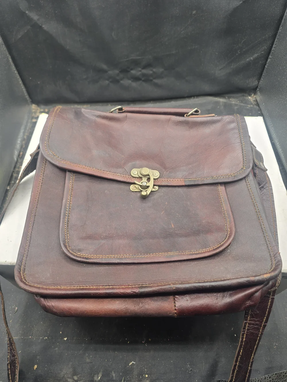 Classic Brown Leather Messenger Bag with Brass Clasp